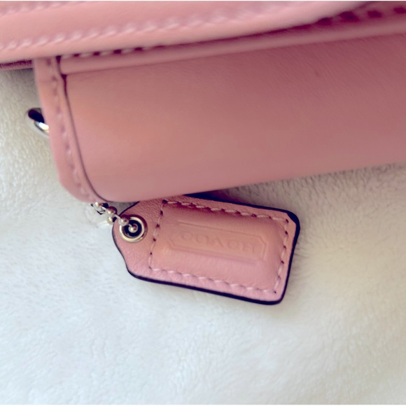 Coach 50632 Taylor eyelet leather flap clutch wristlet, silver/pink tulle 🩷🩶 - Picture 4 of 8